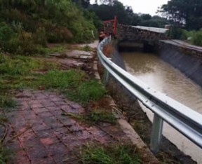 海南河道水库边波形防撞护栏板-23