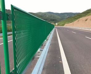 新疆高速公路护栏网007