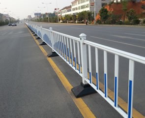 新疆道路隔离护栏-16